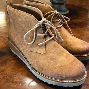 Brand new never worn barns sofft boots